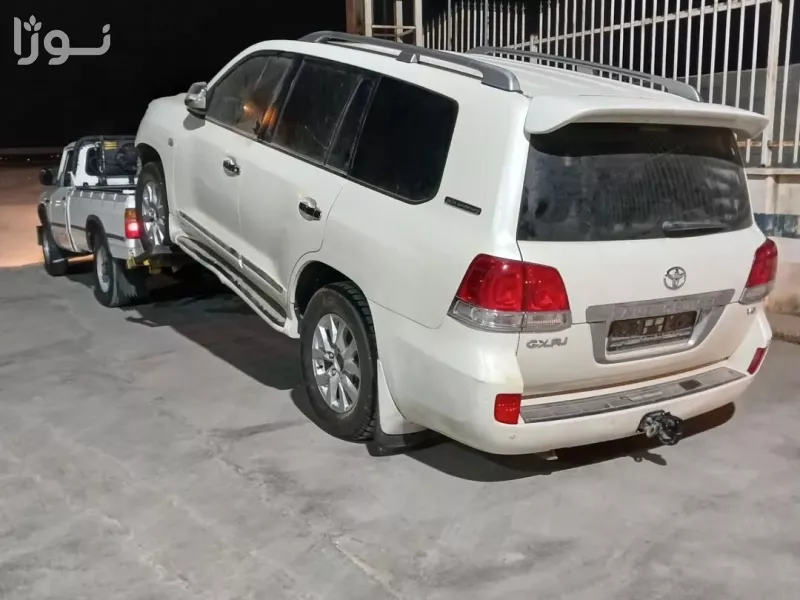 خودرو یدک کشی در جاده