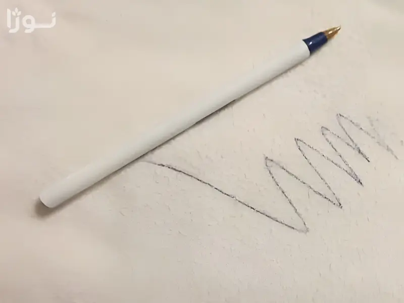 پاک کردن لکه جوهر خودکار روی مبل